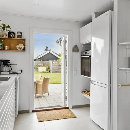 בית נופש 2 Bedroom Awesome In *