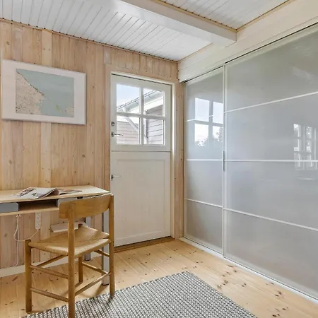 2 Bedroom Awesome In אוטרופ