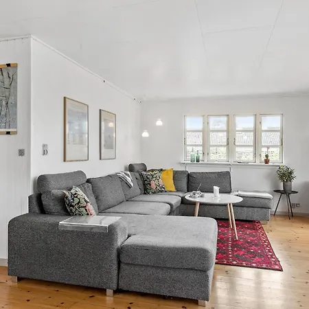 בית נופש 2 Bedroom Awesome In *