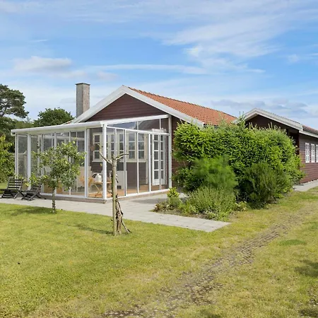 בית נופש 2 Bedroom Awesome In *