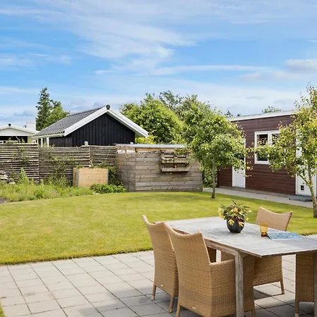 בית נופש 2 Bedroom Awesome In *